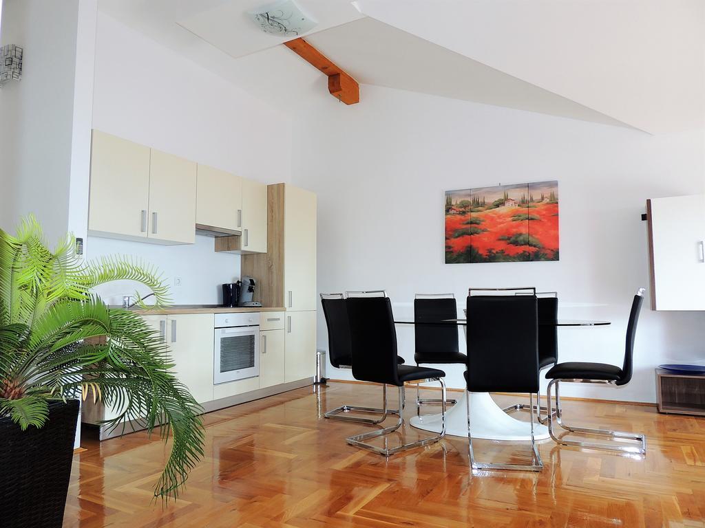 Apartment Cindy Lovran Bagian luar foto